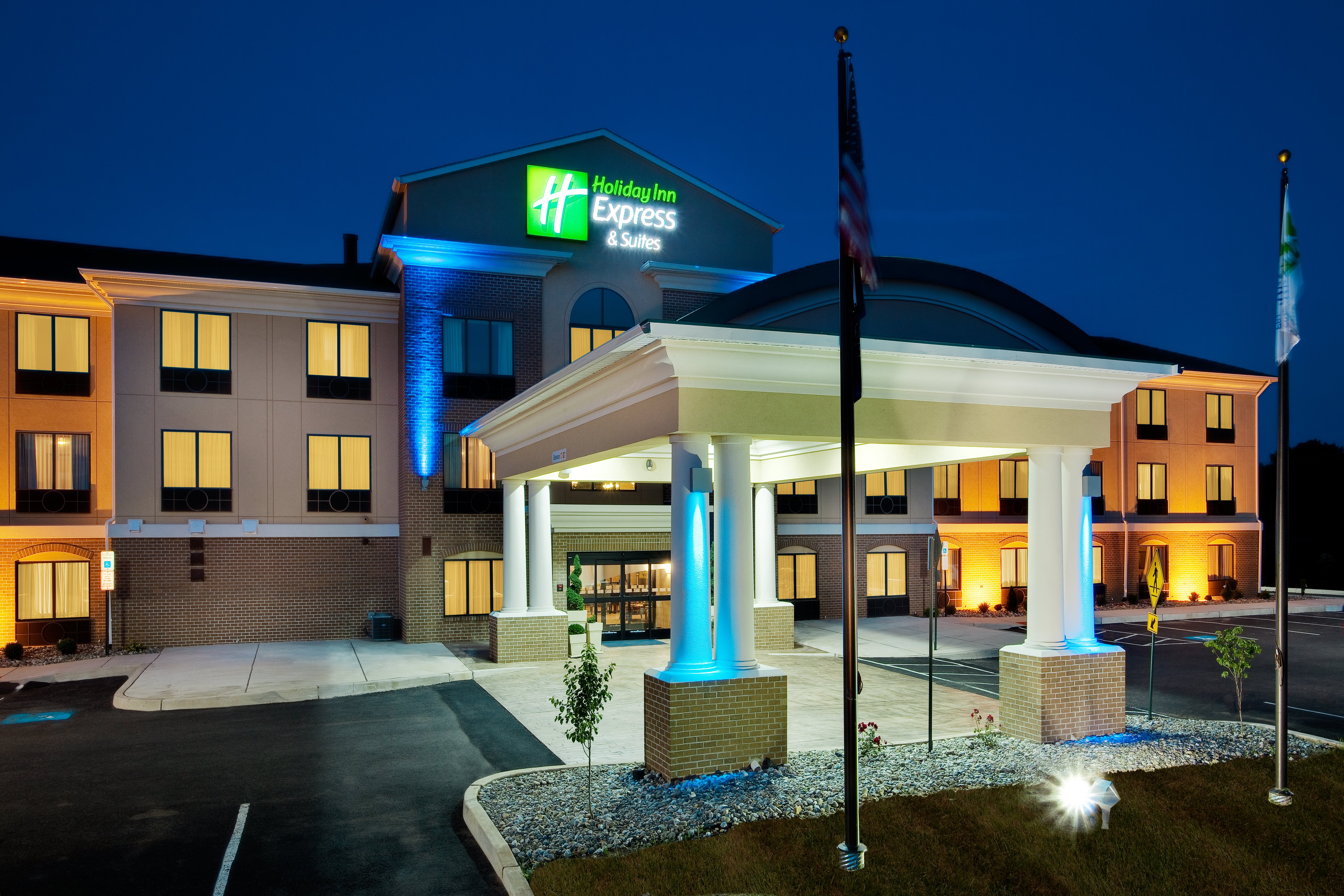 Holiday Inn Express Hotel & Suites