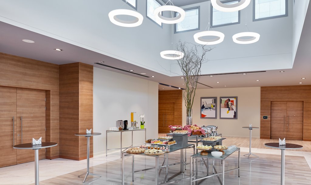 Spacious meeting foyer for pre-event functions or coffee breaks