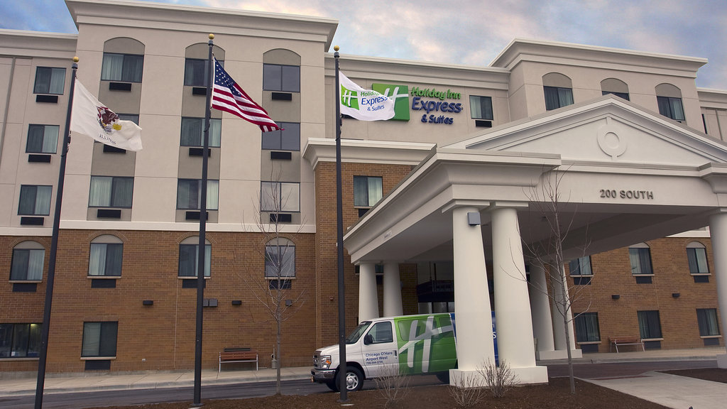 Hotel near O'Hare with easy access to I-290, I-88, I-294 and I-355