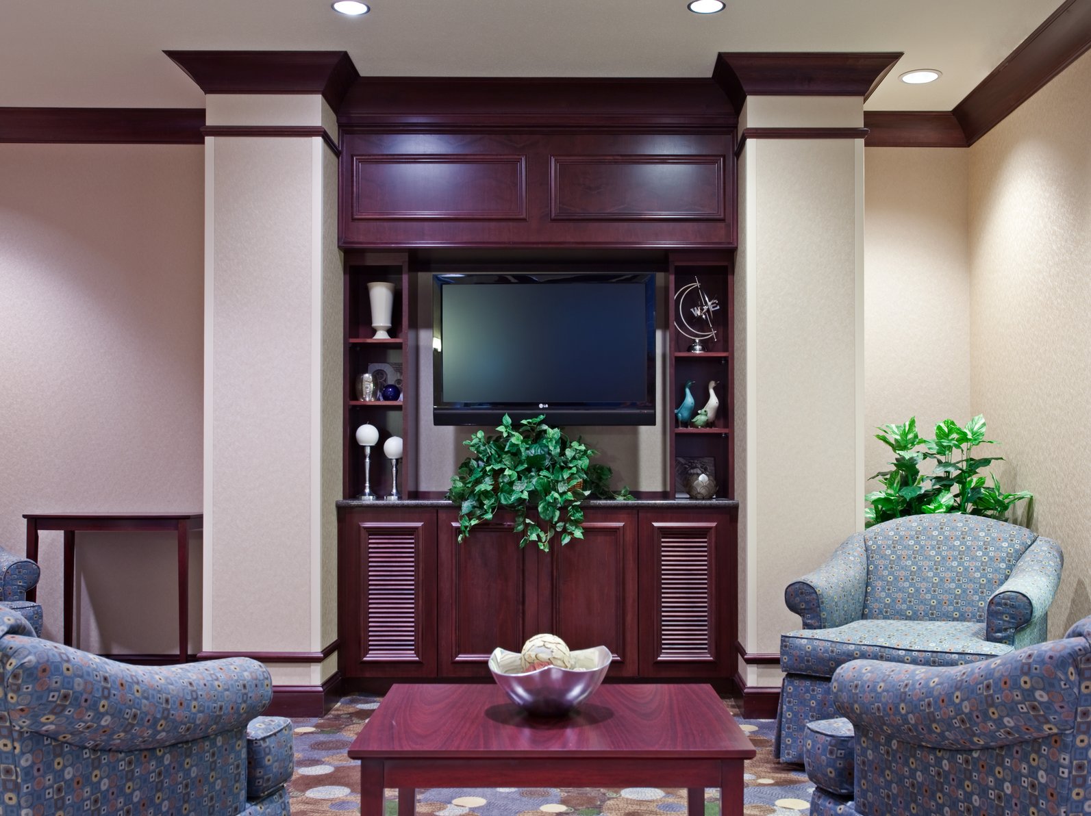 Relax in our welcoming hotel lobby and enjoy free Wi-Fi.