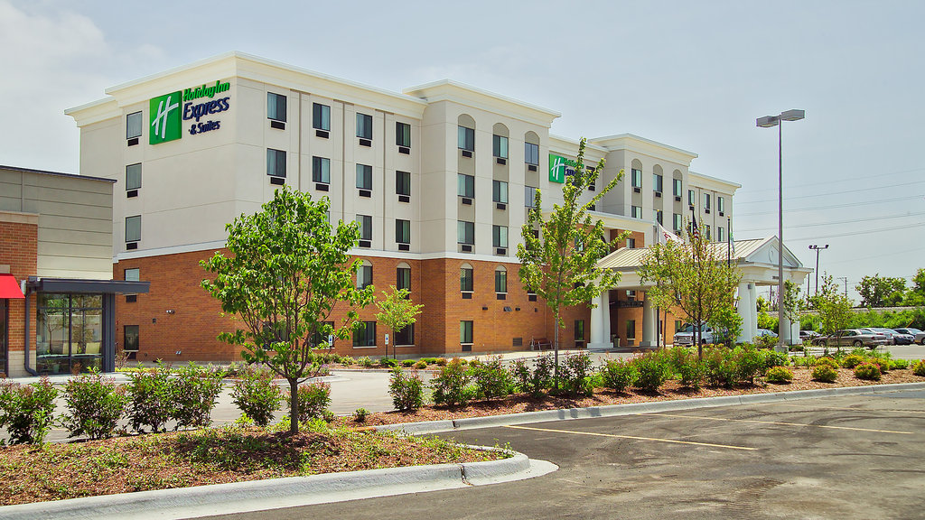 Best hotel to stay few minutes away from downtown Chicago.