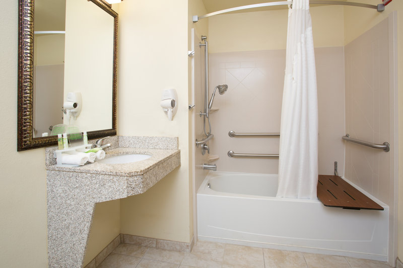 KING MOBILITY ACCESSIBLE TUB NONSMOKING