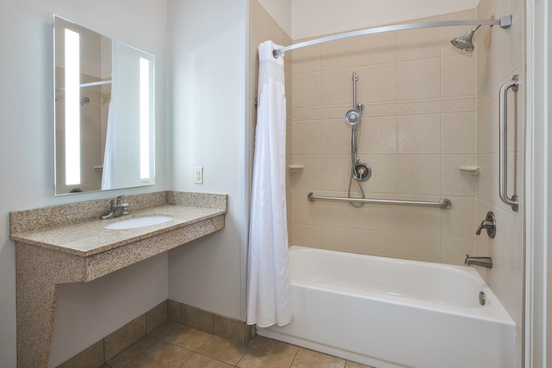 1KING BED HEAR MOBILITY ACCESS TUB NOSMK
