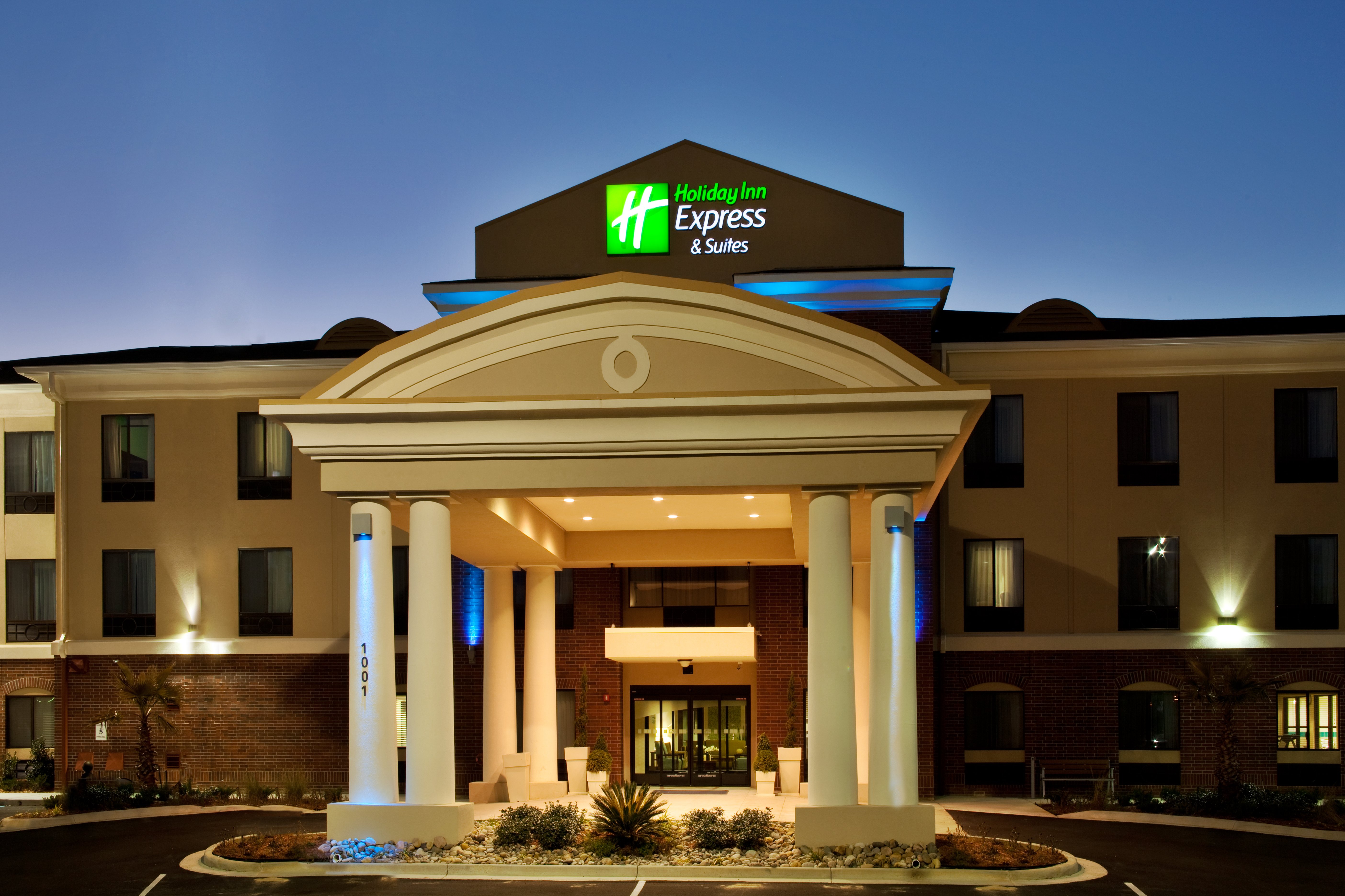 Holiday Inn Express Hotel & Suites