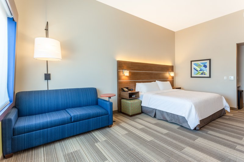 Holiday Inn Express and Suites Springfield North