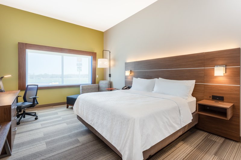 Holiday Inn Express and Suites Springfield North