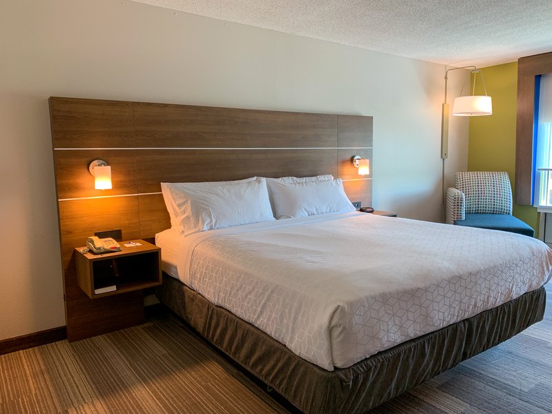 HOLIDAY INN EXP STES DWNTWN AR