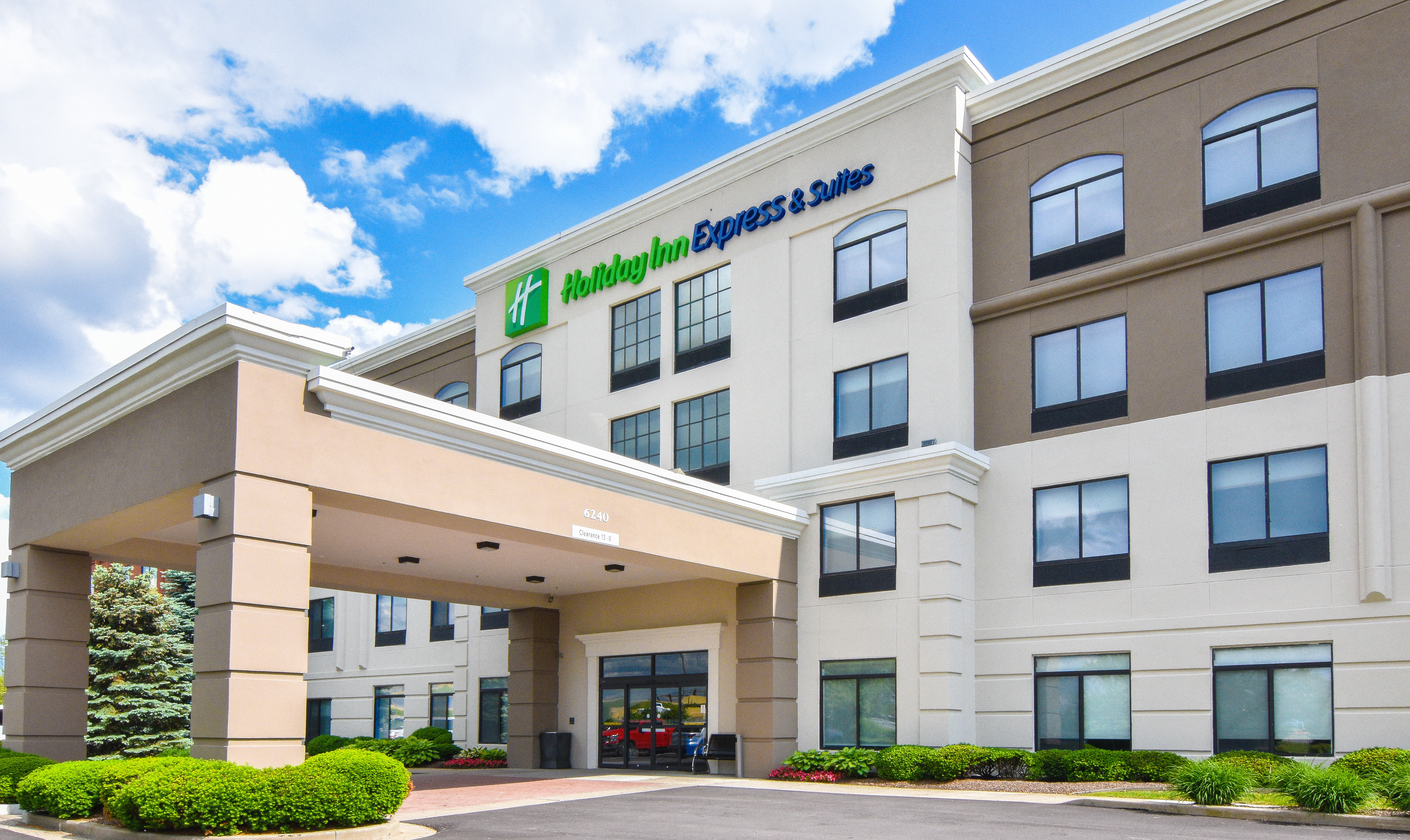 Holiday Inn Express & Suites Northwest