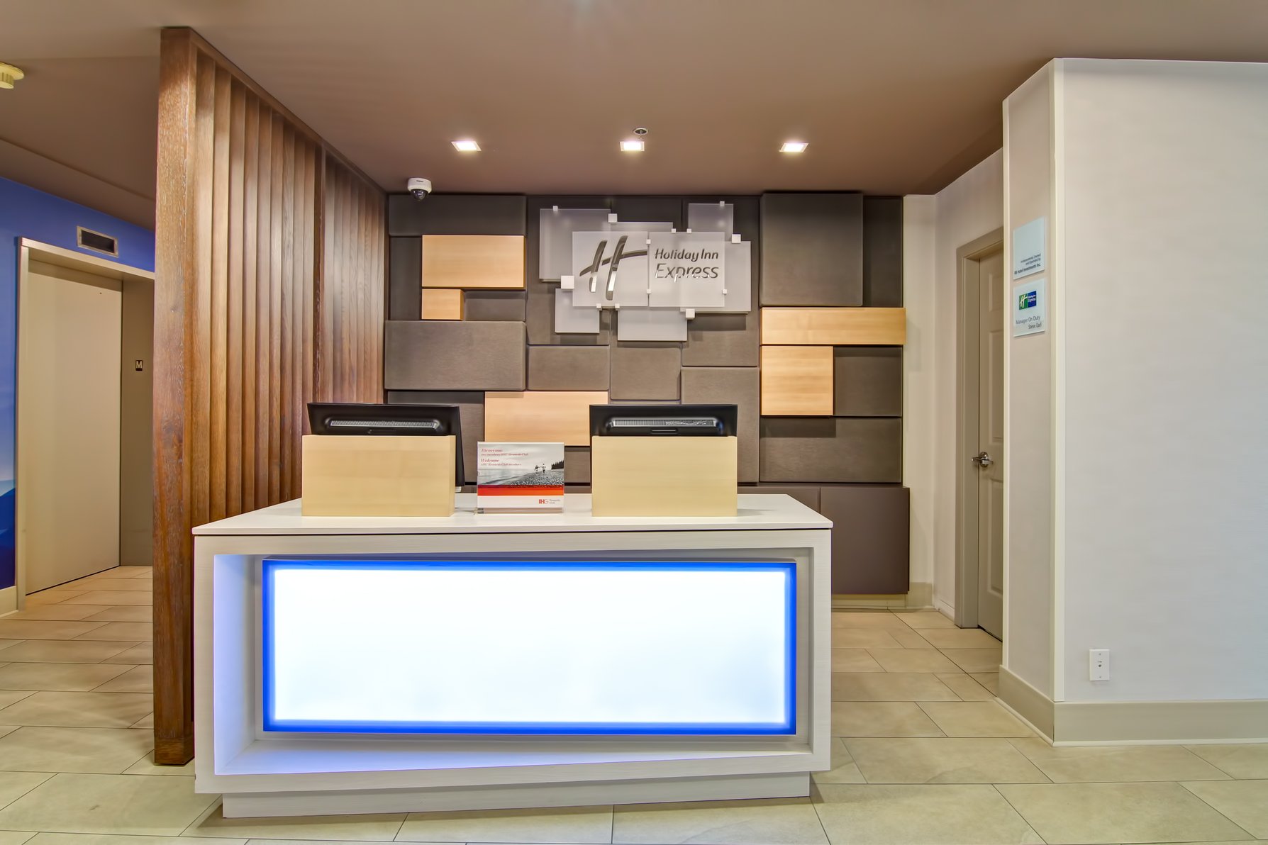24 Hours Front Desk
