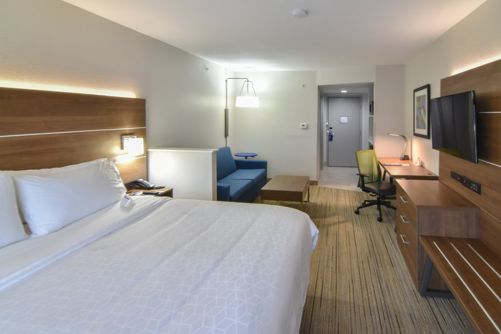 Holiday Inn Express & Suites INDIANAPOLIS NORTHWEST Room Type - 1 King Suite Comm Accessible