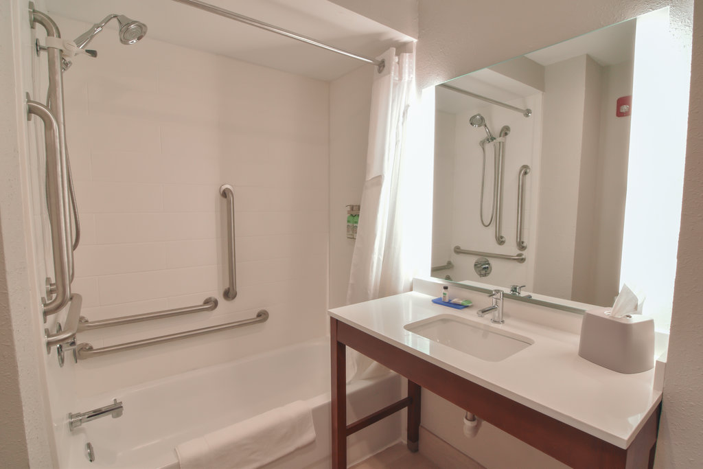 Holiday Inn Express & Suites INDIANAPOLIS NORTHWEST Room Type - 1 King Standard Comm Access Tub