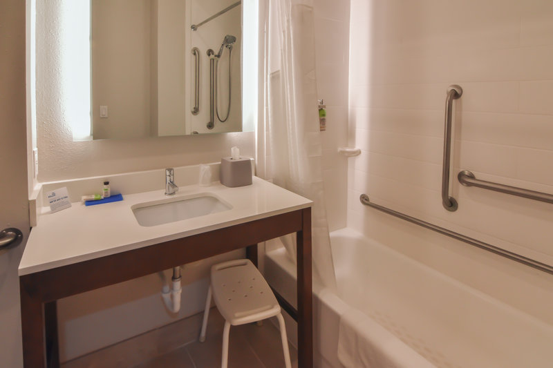 KING MOBILITY ACCESSIBLE TUB NONSMOKING