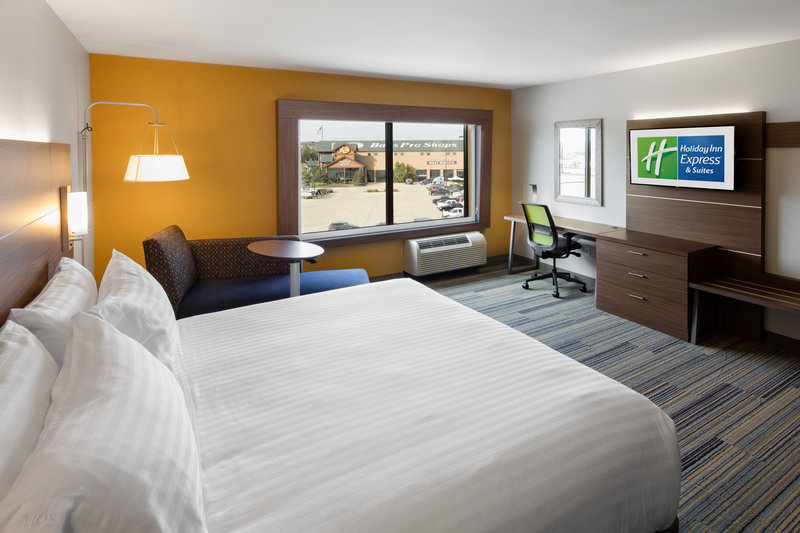 Holiday Inn Express and Suites East Peoria – Riverfront
