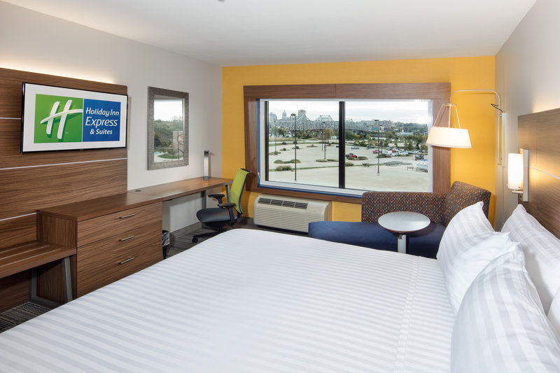Holiday Inn Express and Suites East Peoria – Riverfront
