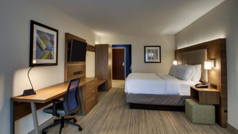 HOLIDAY INN EXP HOTEL & SUITES