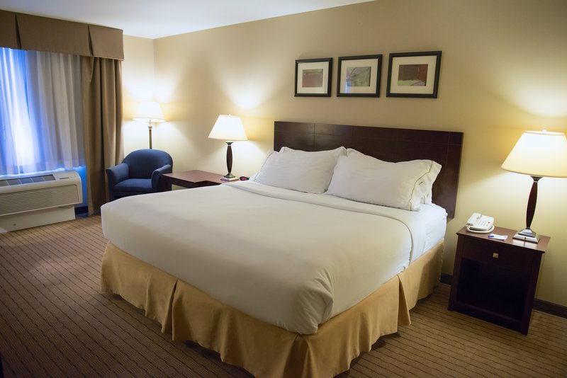 HOLIDAY INN EXP DEVILS LAKE
