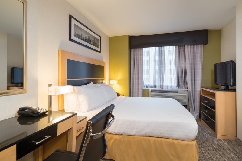 HOLIDAY INN EXP NYC CHELSEA
