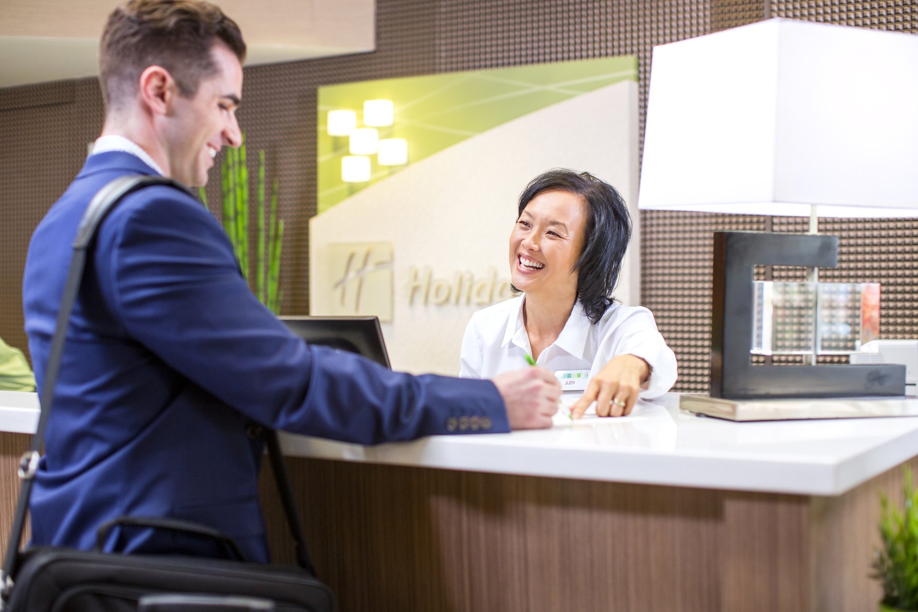 Holiday Inn Queenstown Frankton Road, an IHG Hotel - Holiday Inn Business Check In