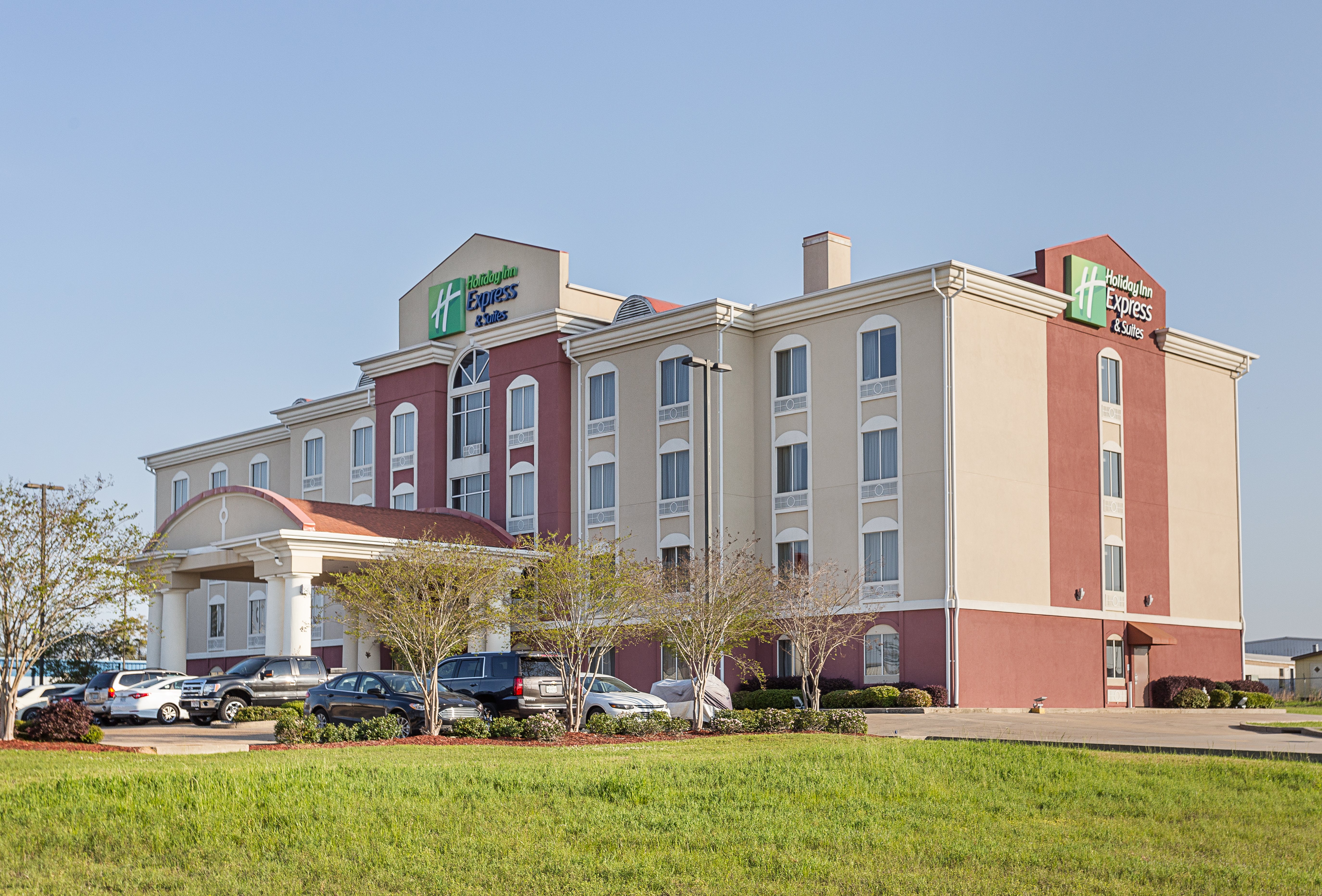 Holiday Inn Express & Suites Byram