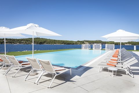 Peninsula Bar Grill Swimming Pool