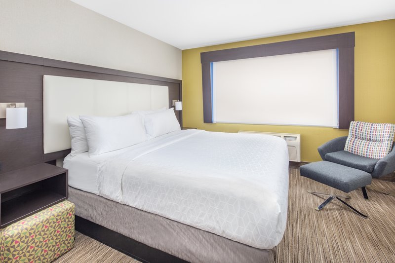 HOLIDAY EXP SUITES BISHOP