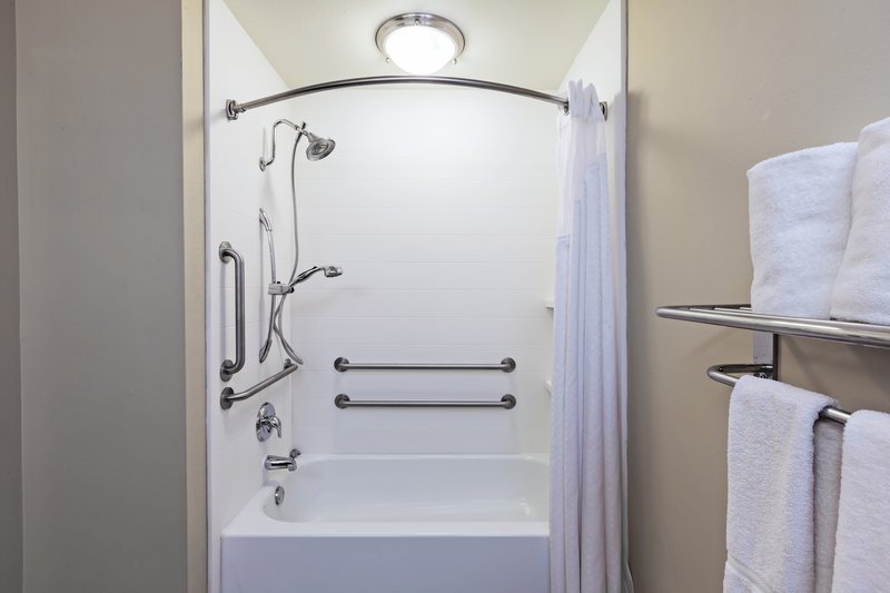 KING MOBILITY ACCESSIBLE TUB NONSMOKING