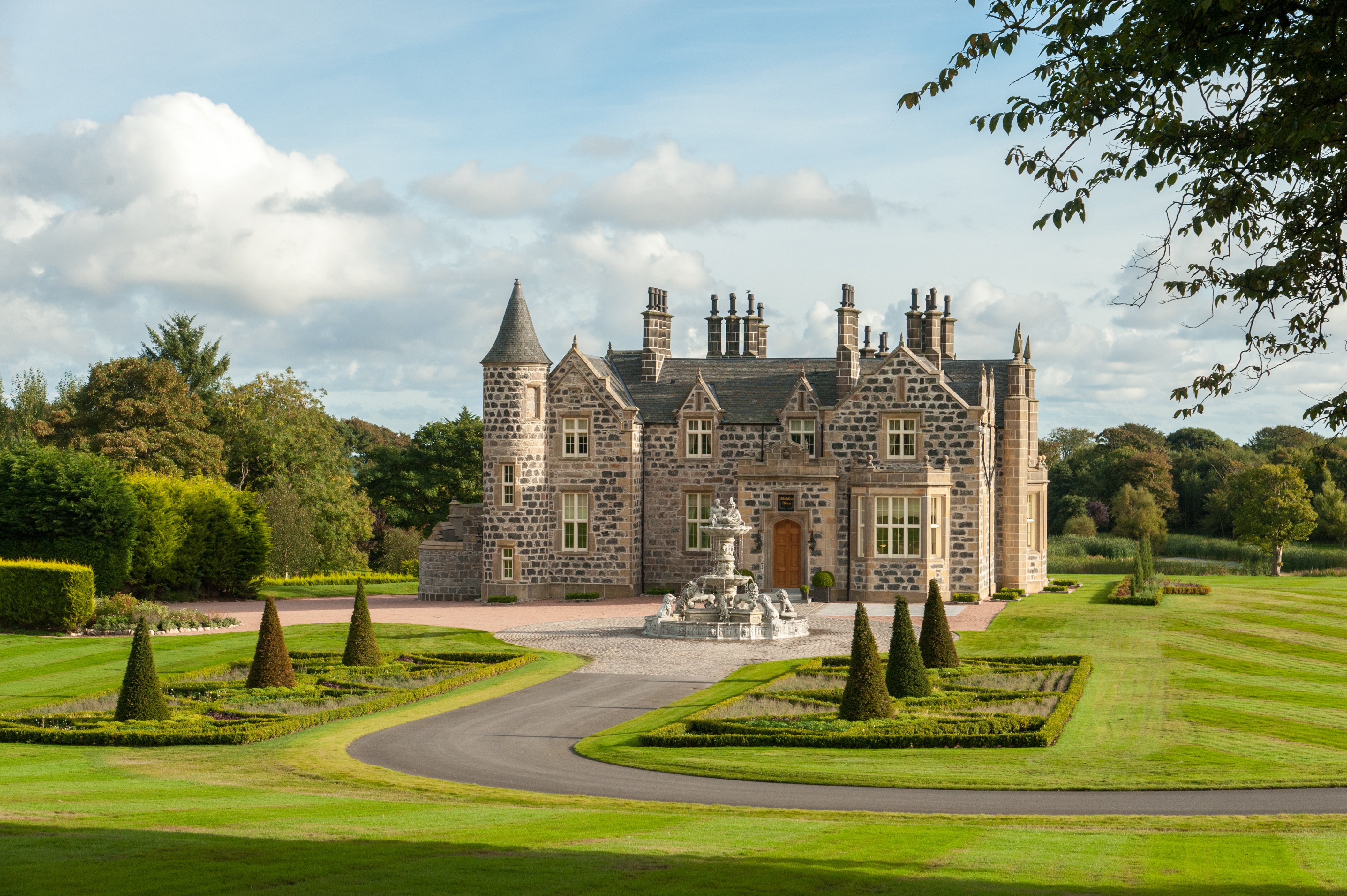 Trump MacLeod House & Lodge