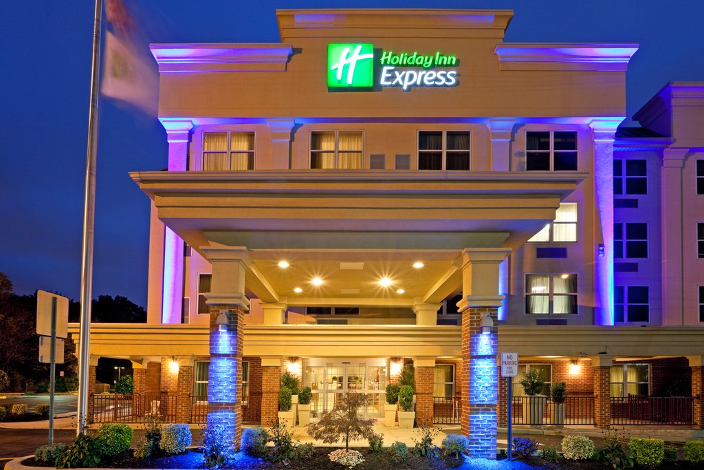 Holiday Inn Express & Suites WOODBRIDGE, Middlesex, New Jersey