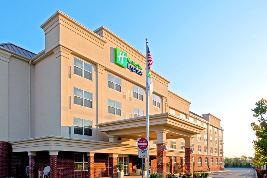 Holiday Inn Express & Suites WOODBRIDGE, New York