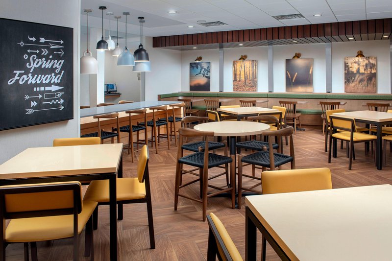 Complimentary Breakfast - Seating