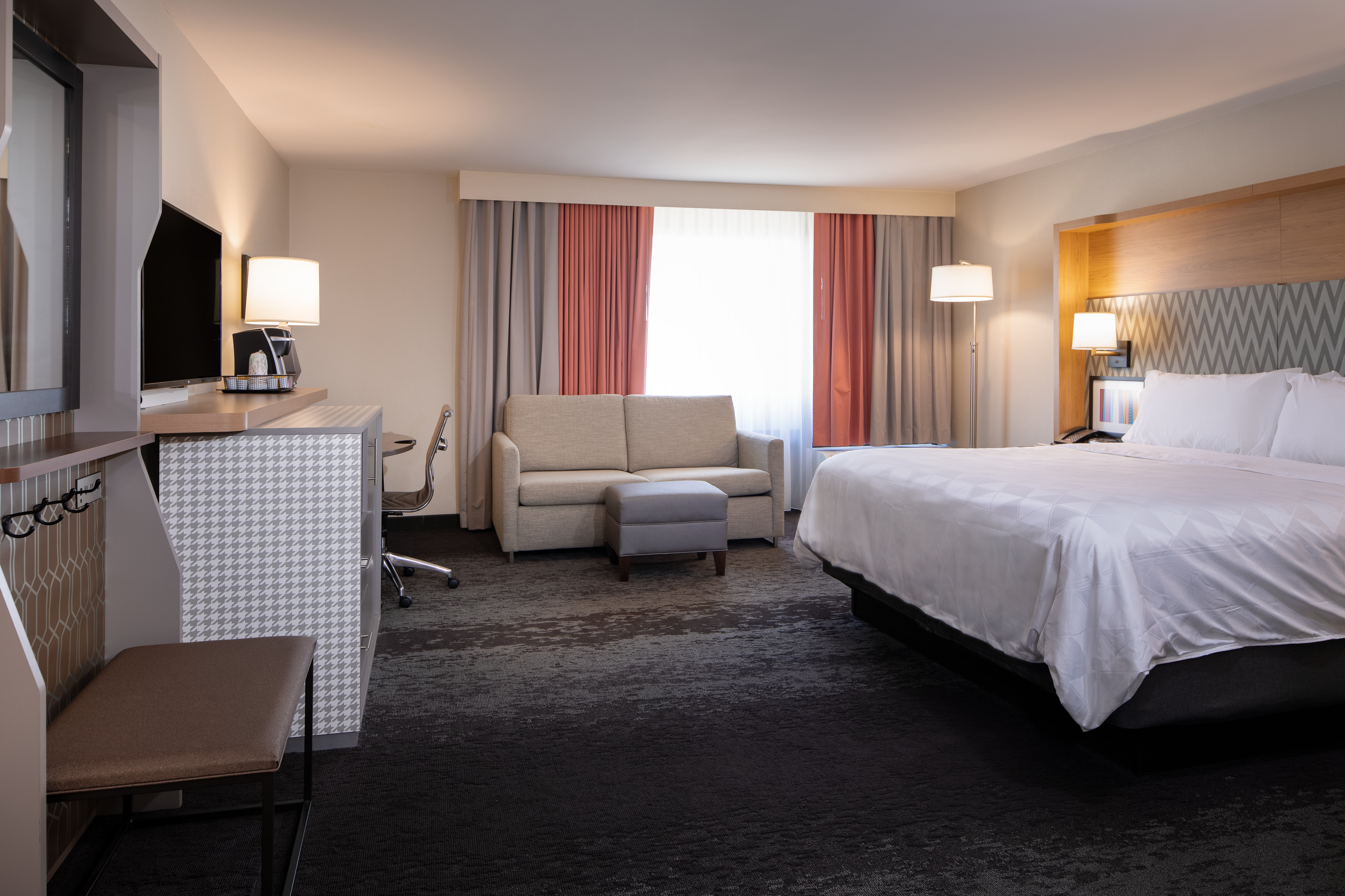 Holiday Inn Washington College Park guest room
