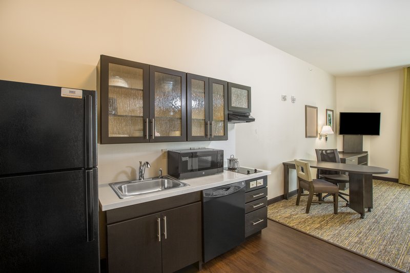 Candlewood Suites Omaha – Millard Area