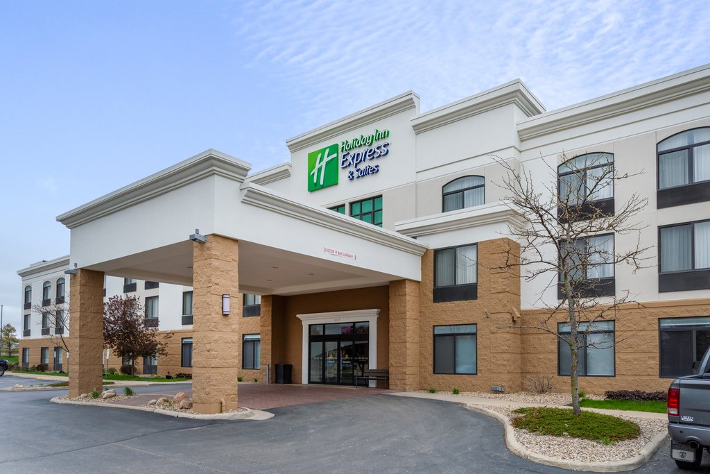 Hotel Exterior - Holiday Inn Express Cedar Falls - Waterloo