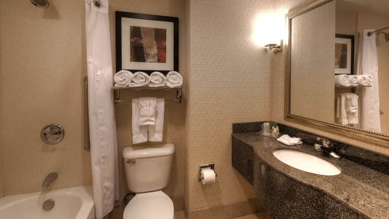 HOLIDAY INN QUAIL WEST