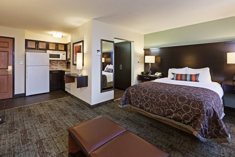 STAYBRIDGE STES WOODLAND HILLS