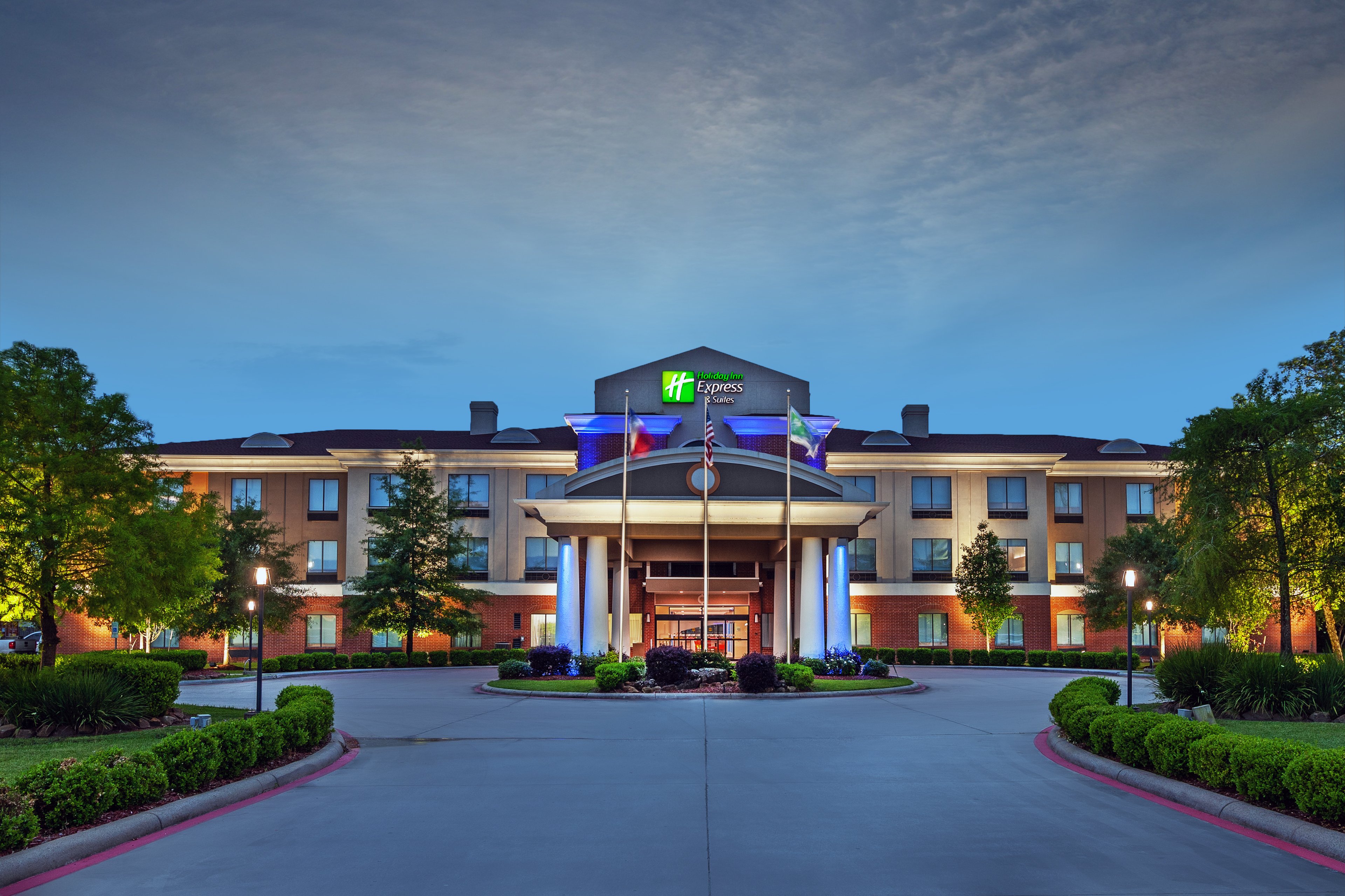 Holiday Inn Express Hotel & Suites
