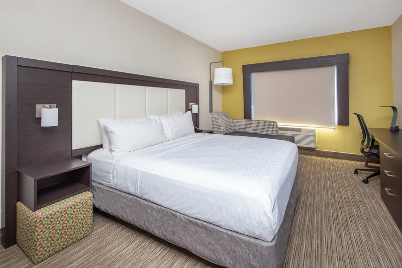 HOLIDAY EXP SUITES BISHOP