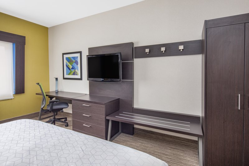 HOLIDAY EXP SUITES BISHOP