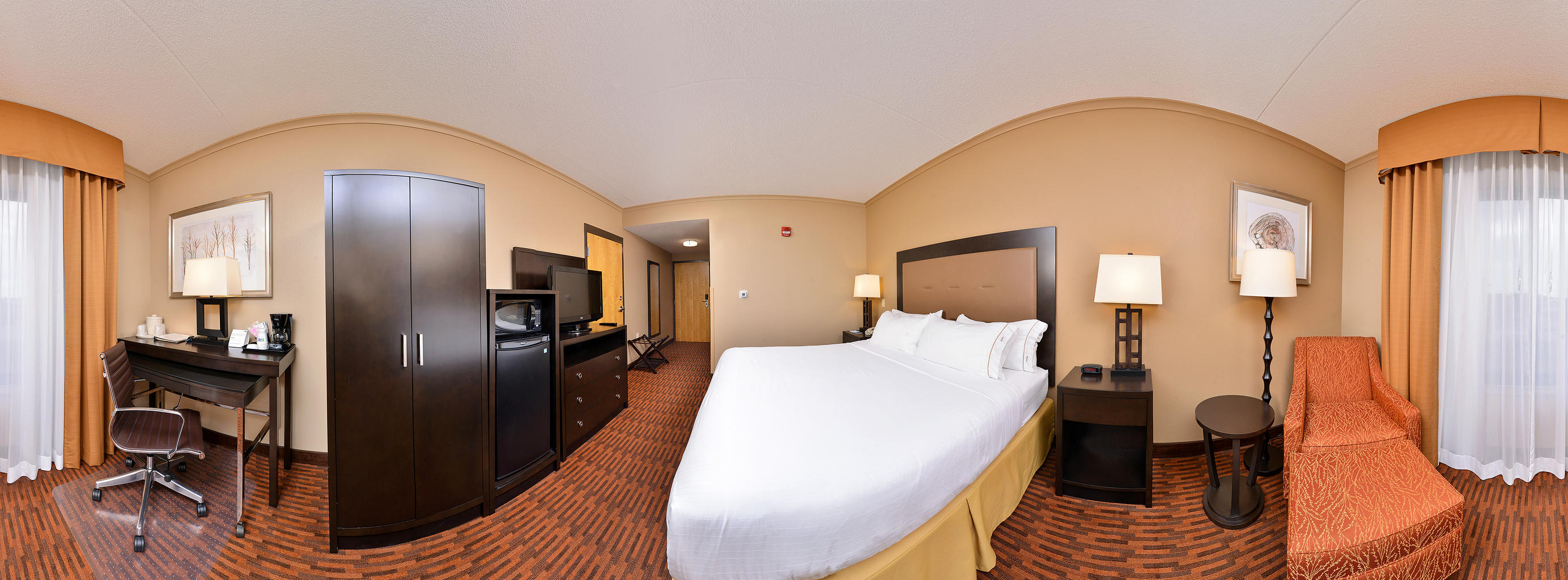 HOLIDAY INN EXPRESS BREEZEWOOD