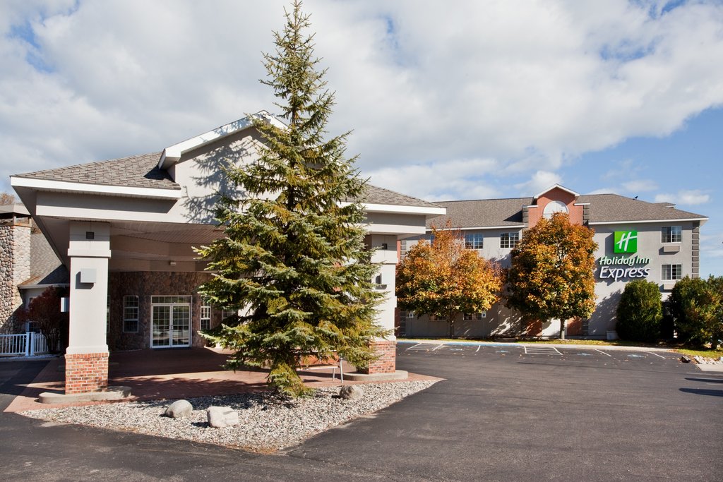 Welcome to Our St. Ignace Hotel.