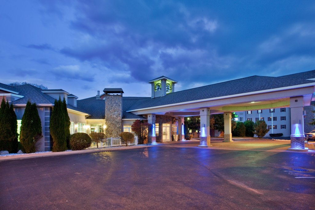 Take advantage of our beautiful hotel in St. Ignace, MI.