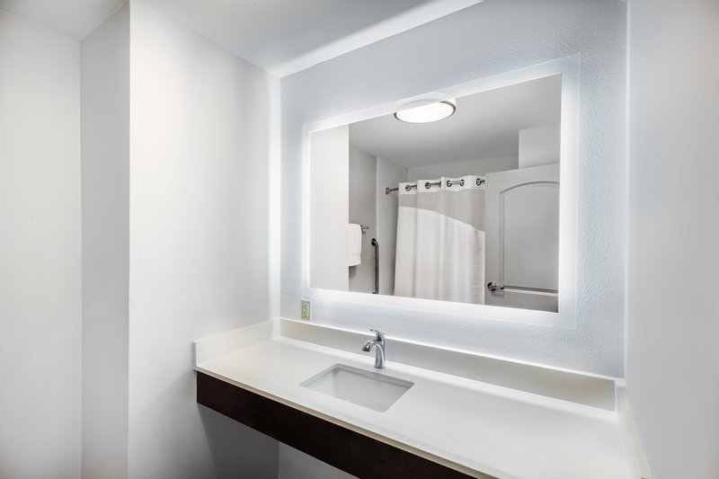 Holiday Inn Express and Suites Baton Rouge East