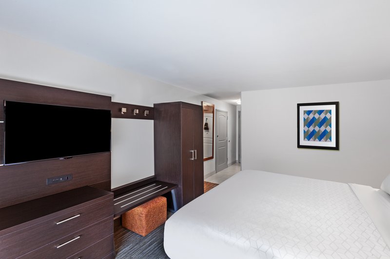 Holiday Inn Express and Suites Baton Rouge East
