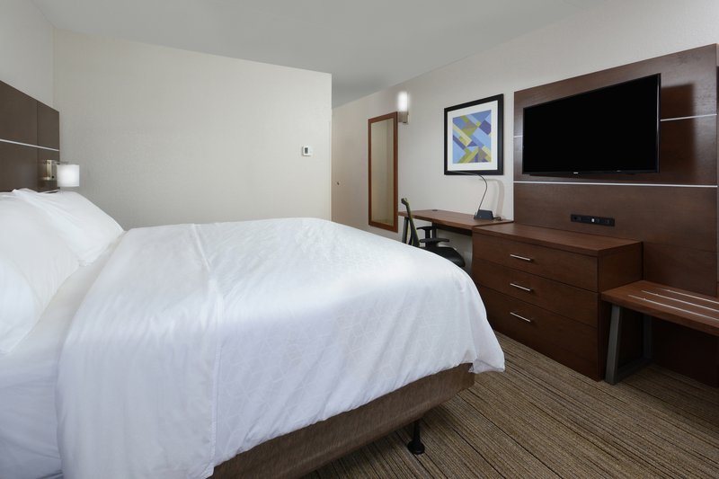 1 KING BED WITH WORK DESK NONSMOKING