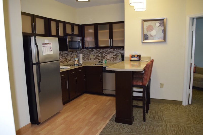 1 BEDROOM SUITE 1 KING NONSMOKING