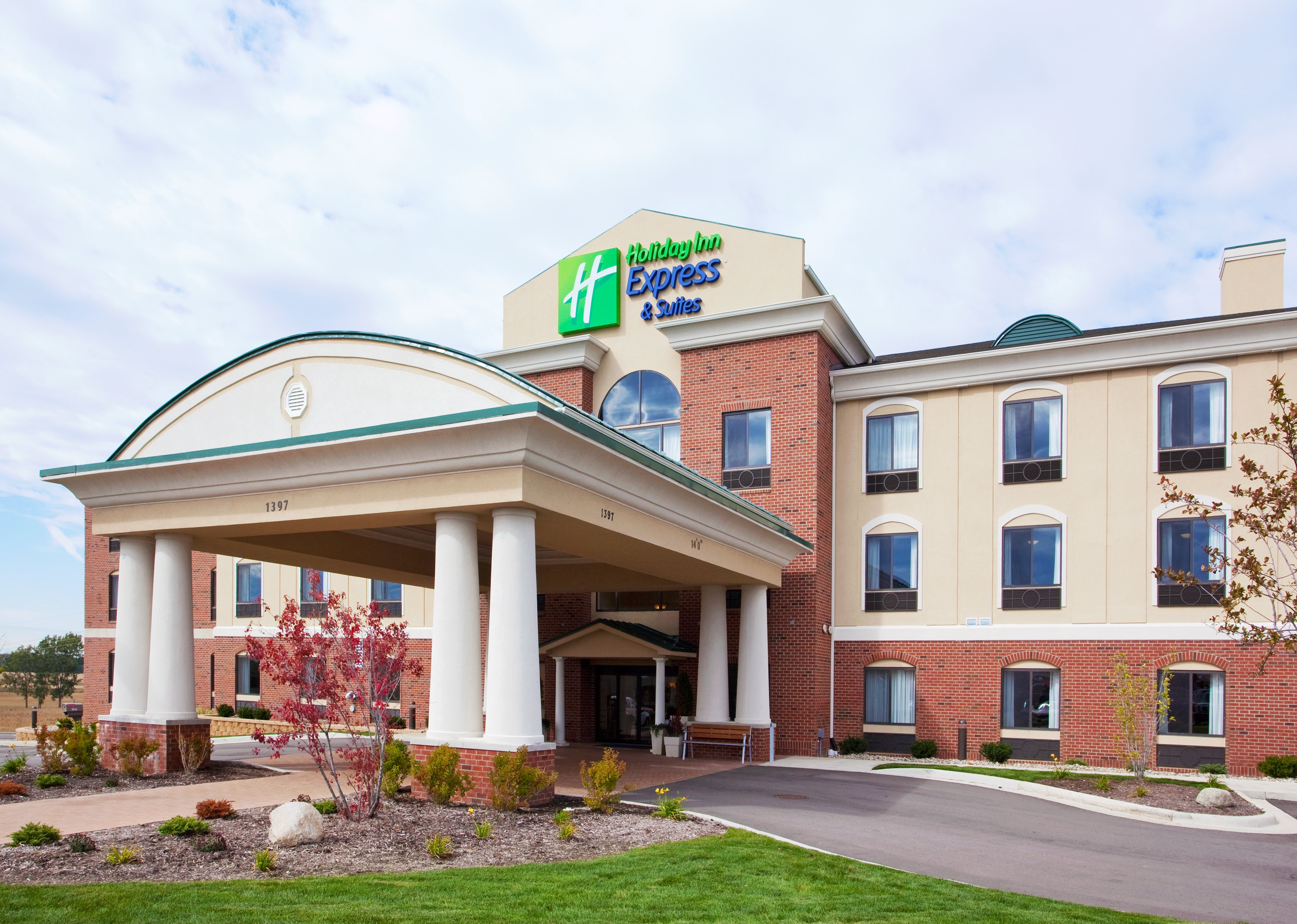 Holiday Inn Express Hotel & Suites
