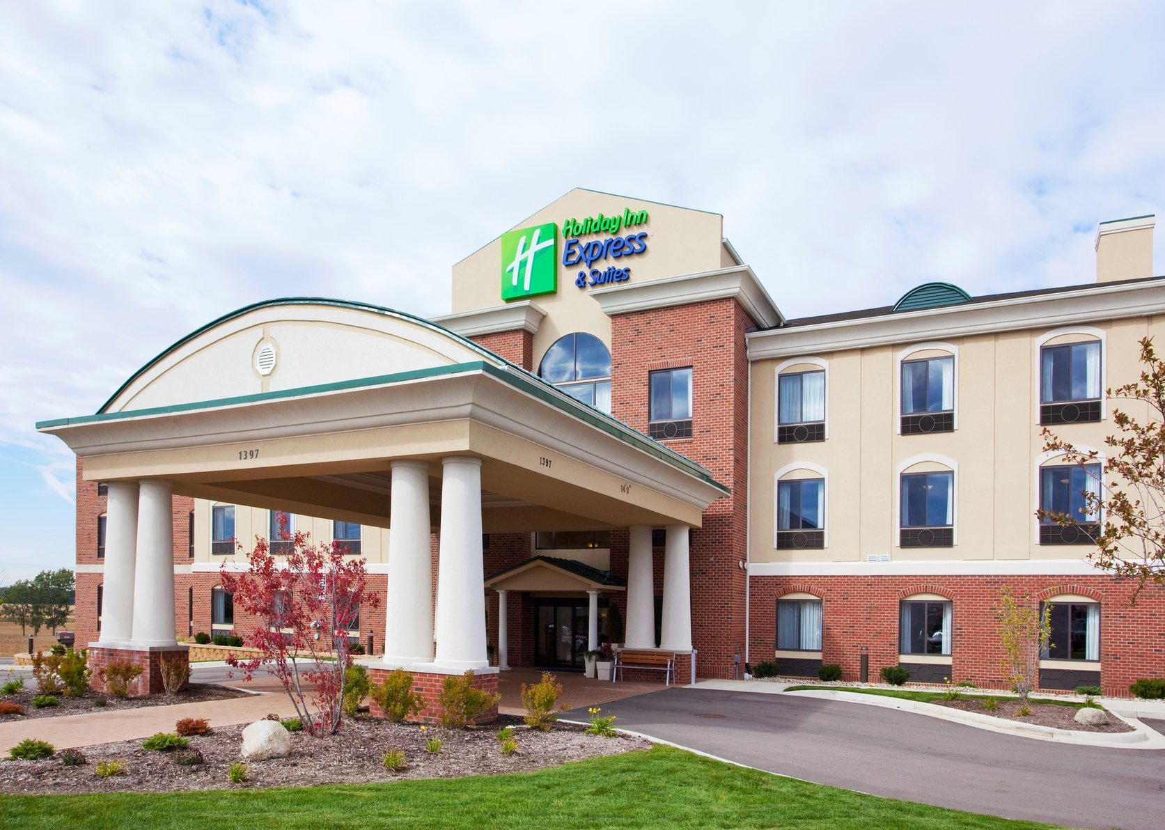Drive up to complimentary parking, Wi-Fi and breakfast w/your stay