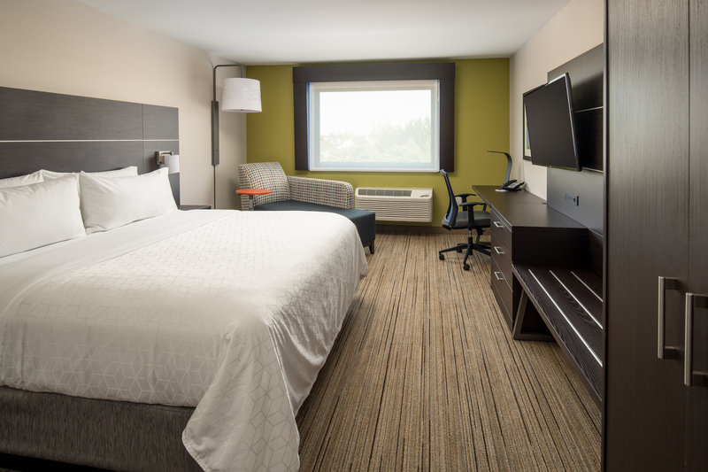 Holiday Inn Express and Suites Camas