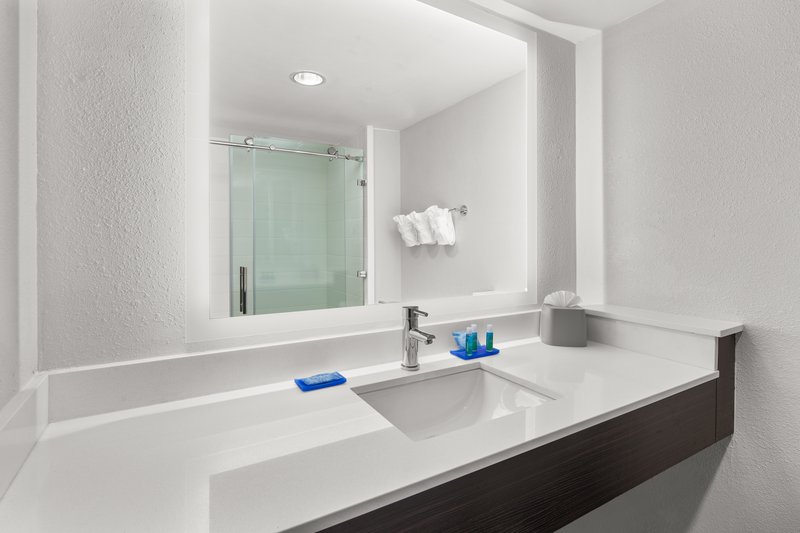 HOLIDAY INN EXP SUITES DUNCAN