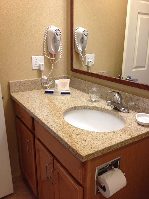 1 QUEEN BED STUDIO SUITE NONSMOKING